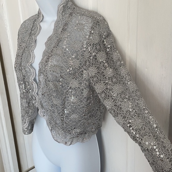 R & M Richard’s Shrug - Picture 3 of 7